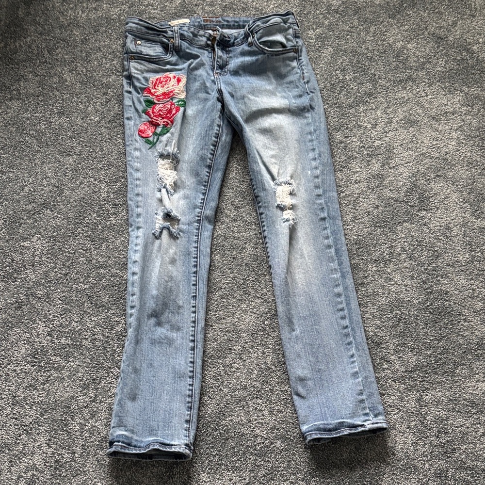 Kut from the Kloth Light Blue Jeans with Red Floral Patch